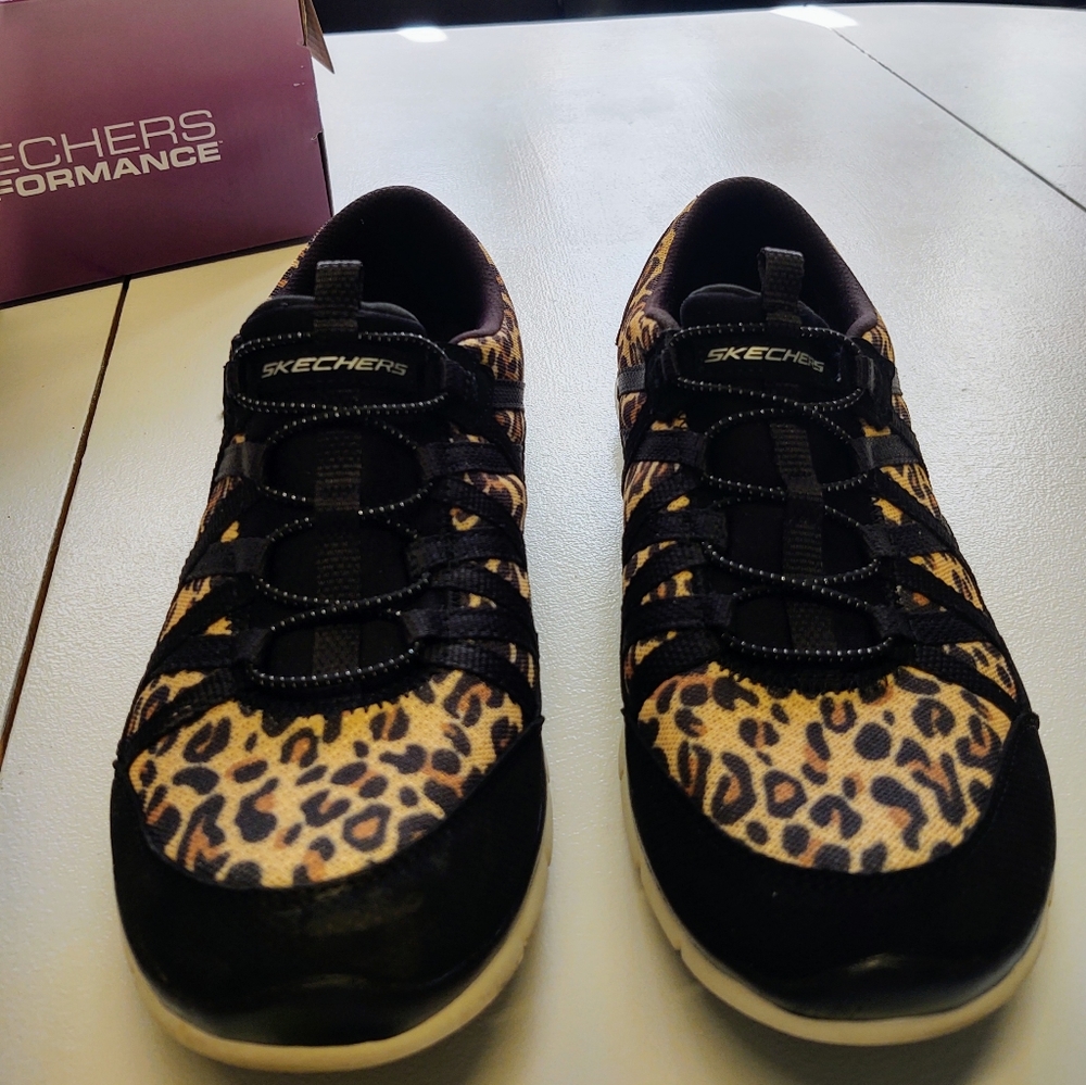 Size 8.5 Leopard Skechers